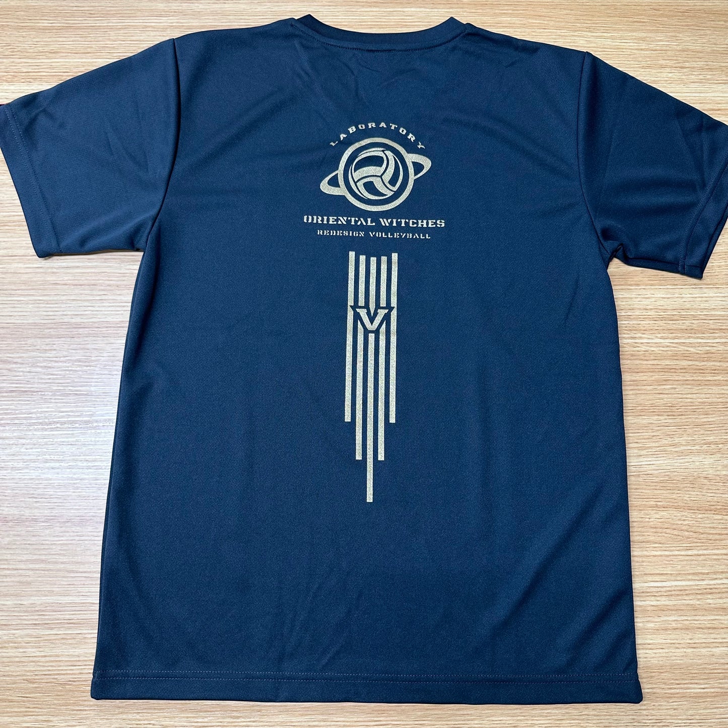 EIGHTEEN VNECK ブラック（ゴールド×ホワイト）