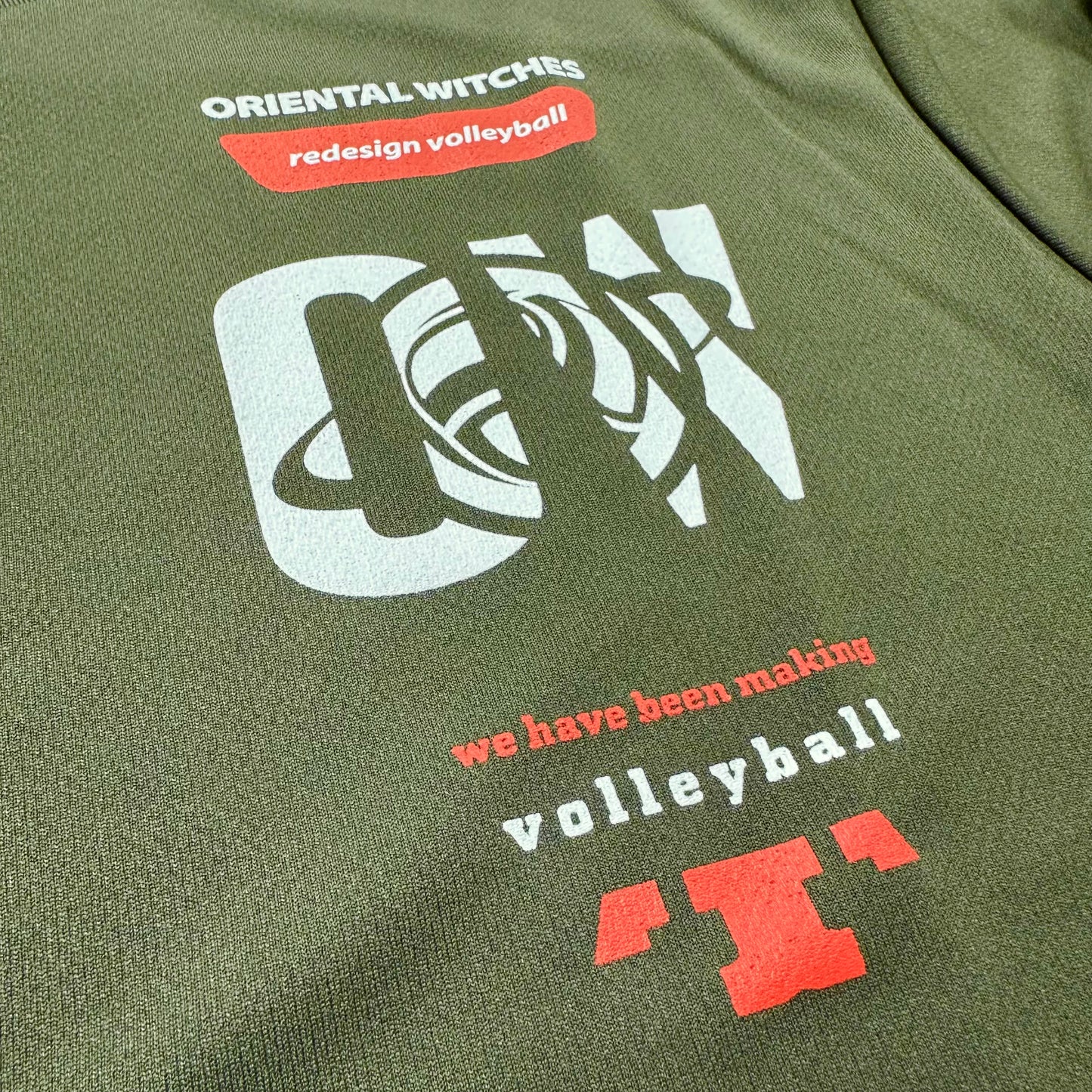 ロングスリーブTシャツ2025 アーミーグリーン（レッド×ホワイト）