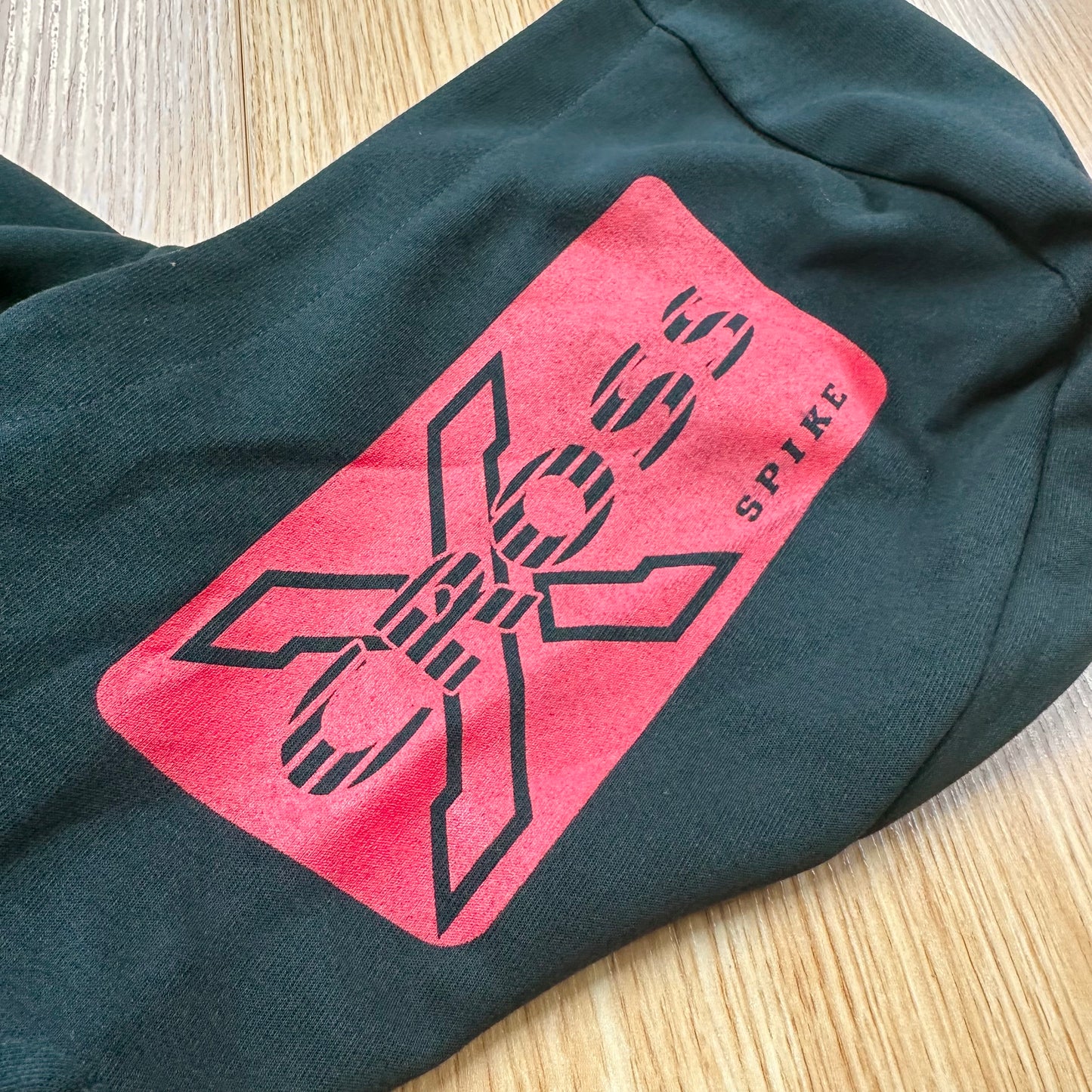 ドライフィットスウェットパーカー　ブラック（ディープレッド×ホワイト）